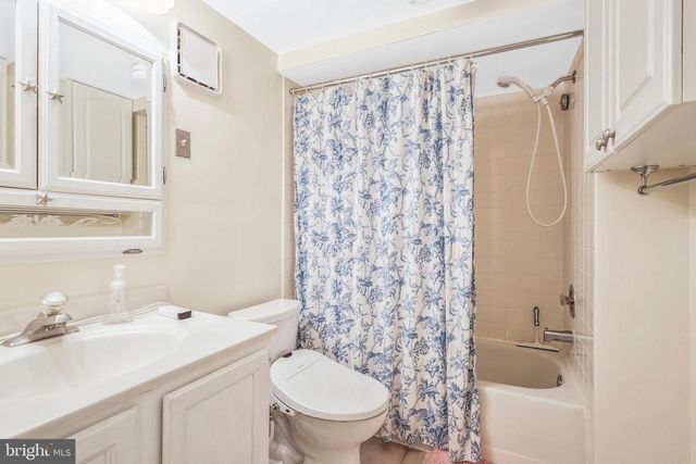 7030 DONNA CIR, Annandale, VA 22003