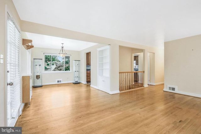 7030 DONNA CIR, Annandale, VA 22003