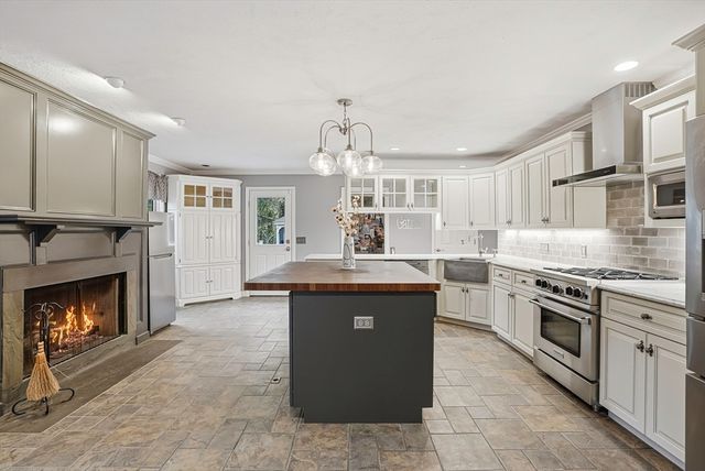 179 South St, Upton, MA 01568