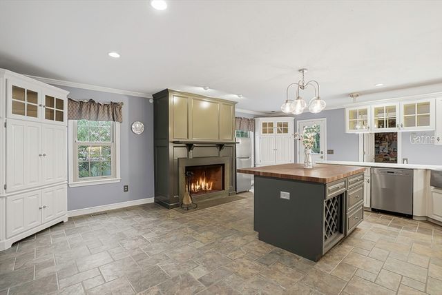 179 South St, Upton, MA 01568