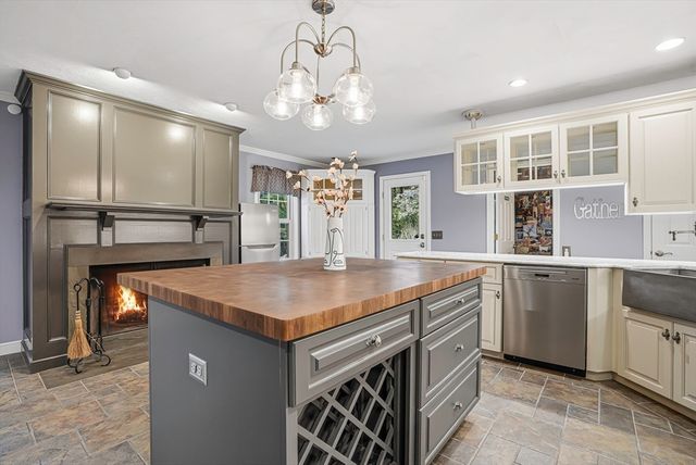 179 South St, Upton, MA 01568