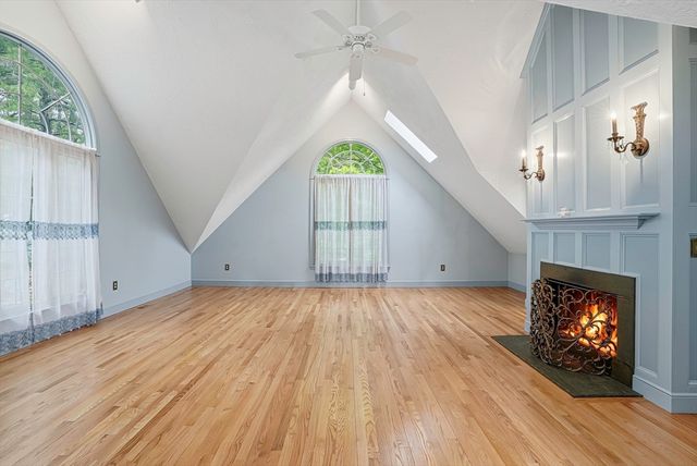 179 South St, Upton, MA 01568