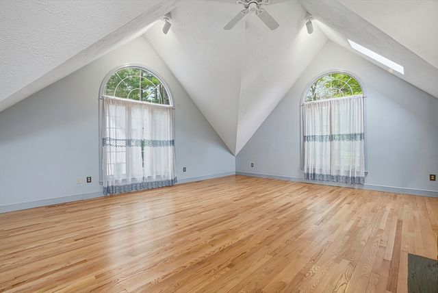 179 South St, Upton, MA 01568
