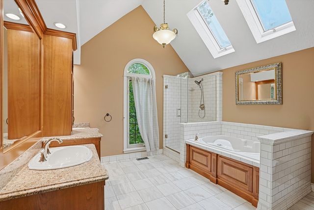 179 South St, Upton, MA 01568