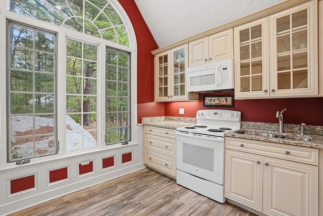 179 South St, Upton, MA 01568