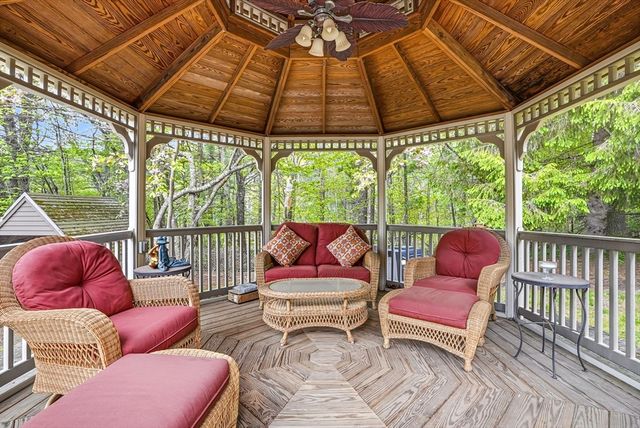 179 South St, Upton, MA 01568