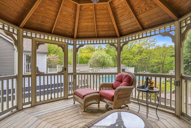 179 South St, Upton, MA 01568