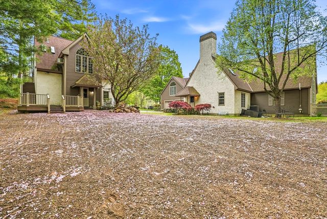 179 South St, Upton, MA 01568