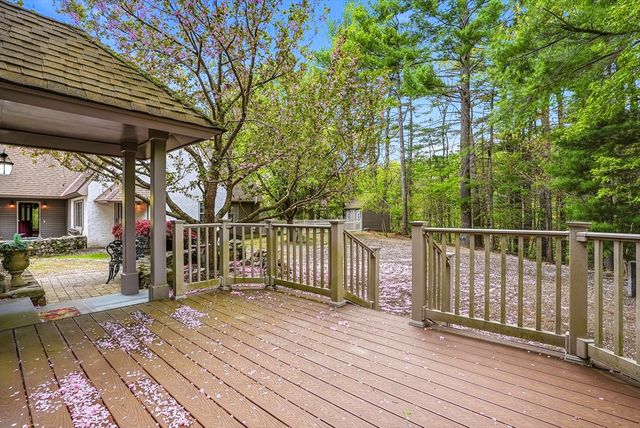 179 South St, Upton, MA 01568