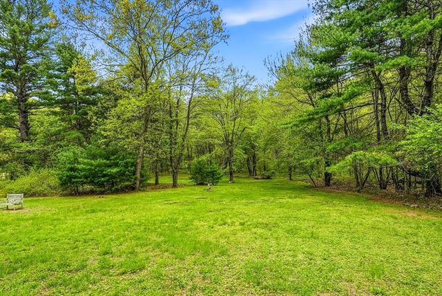 179 South St, Upton, MA 01568