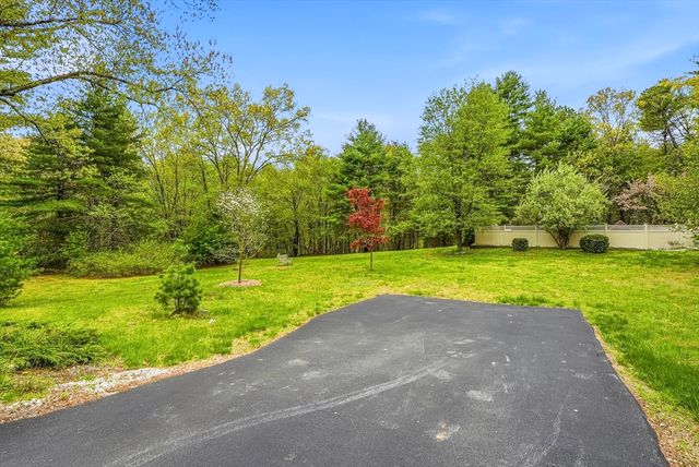 179 South St, Upton, MA 01568