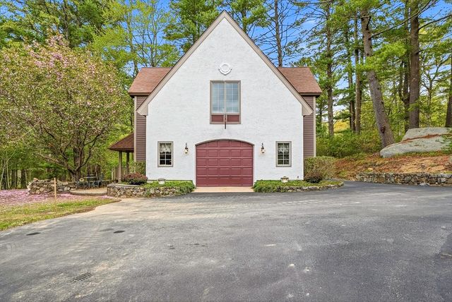 179 South St, Upton, MA 01568