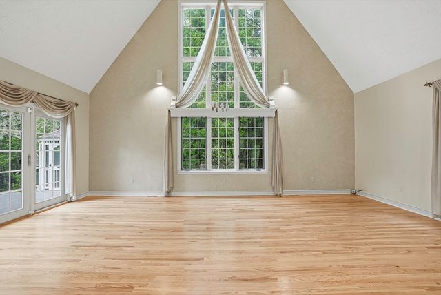 179 South St, Upton, MA 01568