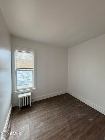 318 Georgetta Dix Plaza, Schenectady, NY 12307