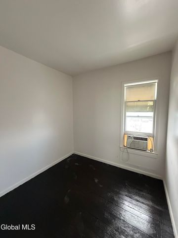 318 Georgetta Dix Plaza, Schenectady, NY 12307