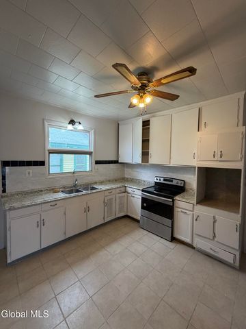 318 Georgetta Dix Plaza, Schenectady, NY 12307
