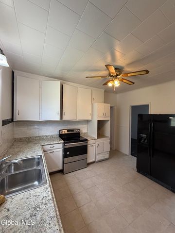 318 Georgetta Dix Plaza, Schenectady, NY 12307