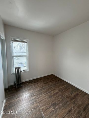 318 Georgetta Dix Plaza, Schenectady, NY 12307