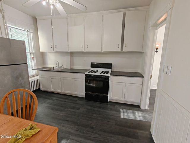 318 Georgetta Dix Plaza, Schenectady, NY 12307
