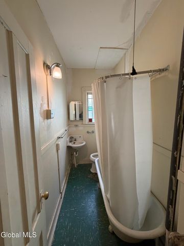 318 Georgetta Dix Plaza, Schenectady, NY 12307