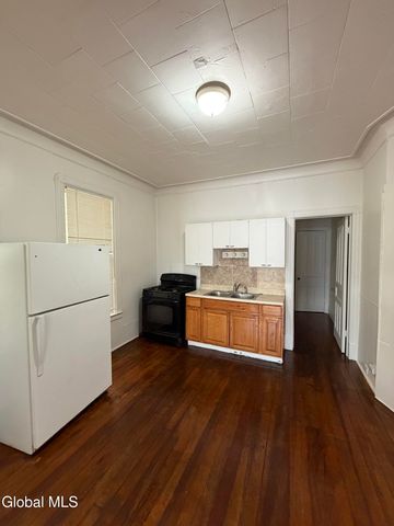 318 Georgetta Dix Plaza, Schenectady, NY 12307