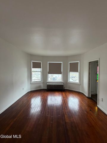 318 Georgetta Dix Plaza, Schenectady, NY 12307