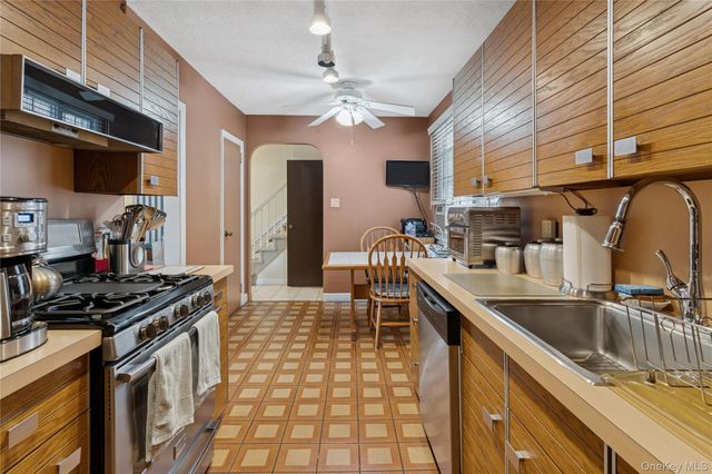 166-07 Union Turnpike, Fresh Meadows, NY 11366