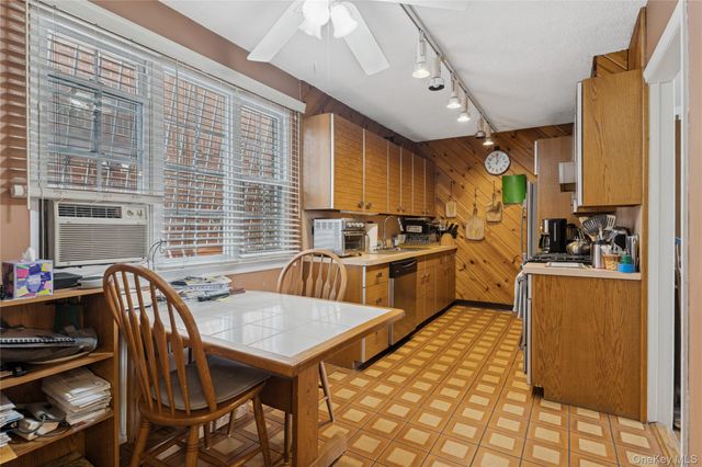 166-07 Union Turnpike, Fresh Meadows, NY 11366