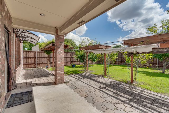 3003 Oak Briar Lane, Grand Prairie, TX 75052
