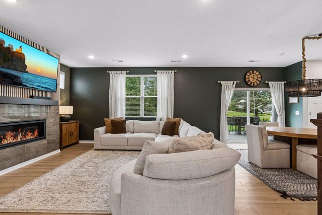 12740 Kinghorn Lane, Rogers, MN 55374