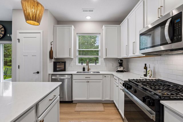 12740 Kinghorn Lane, Rogers, MN 55374