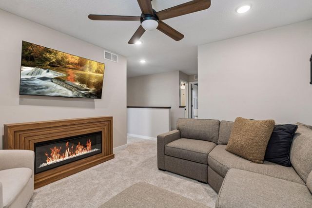 12740 Kinghorn Lane, Rogers, MN 55374
