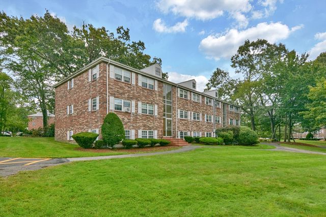 47 Edgelawn Avenue 7, North Andover, MA 01845