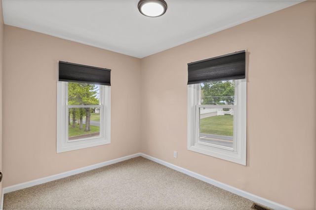 55 E MOUNT KIRK AVE, Eagleville, PA 19403