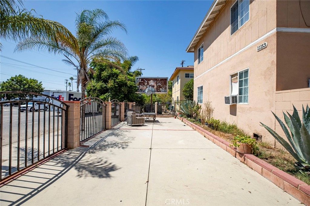 11153 Sherman, Los Angeles, CA 91352 — photo 5