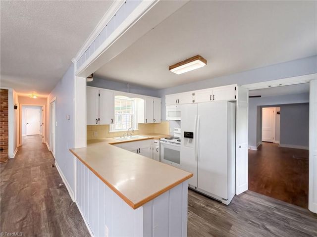 331 Burkewood Drive, Winston-salem, NC 27104
