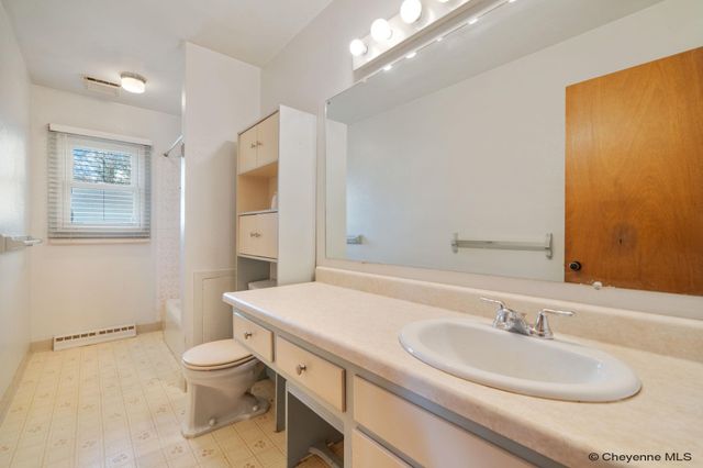 810 CAHILL DR, Cheyenne, WY 82001