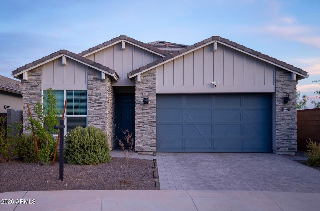 10227 W SALTER Drive, Peoria, AZ 85382