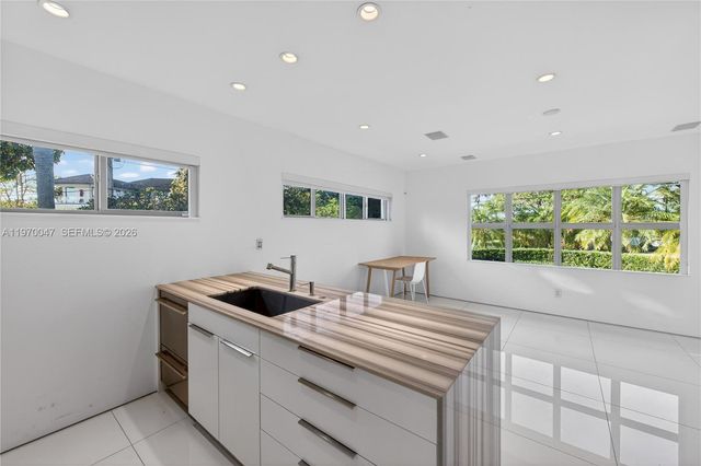 1000 N Shore Dr 0, Miami Beach, FL 33141