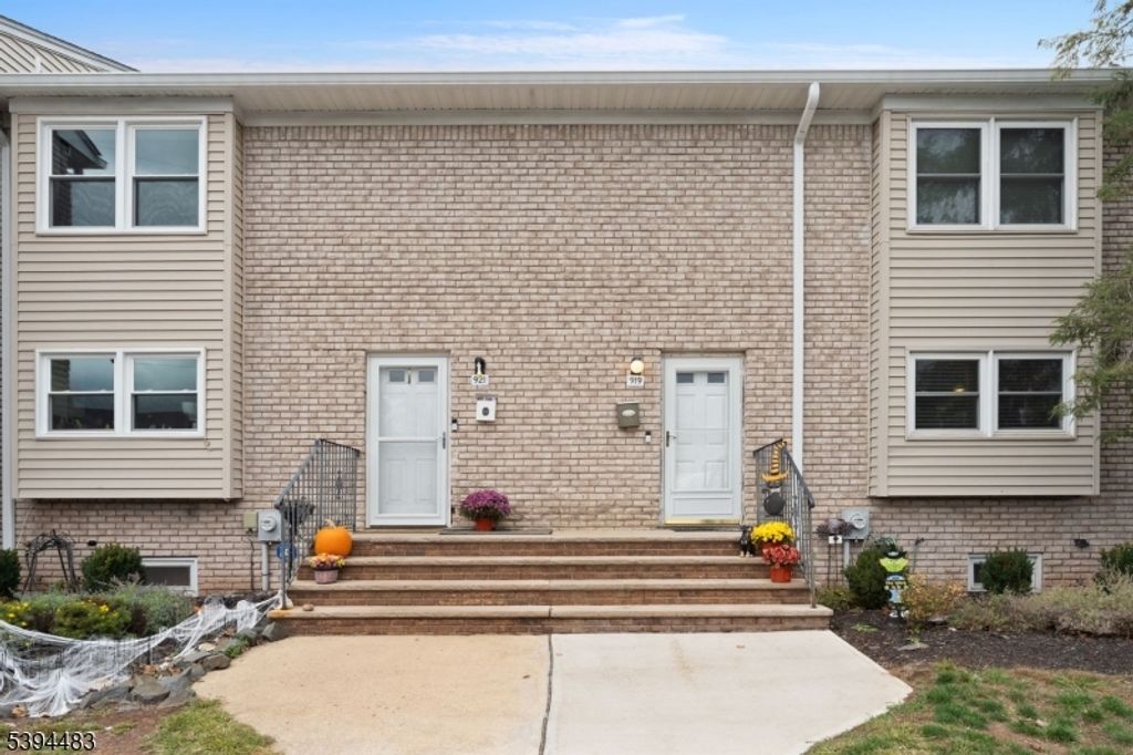 919 Robin Rd, Hillsborough Twp., NJ 08844