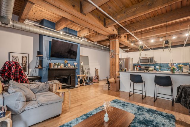 375 W ERIE Street 314, Chicago, IL 60654