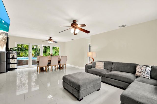 7135 SW 19th Ter, Miami, FL 33155