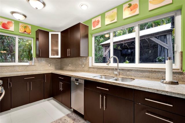 7135 SW 19th Ter, Miami, FL 33155