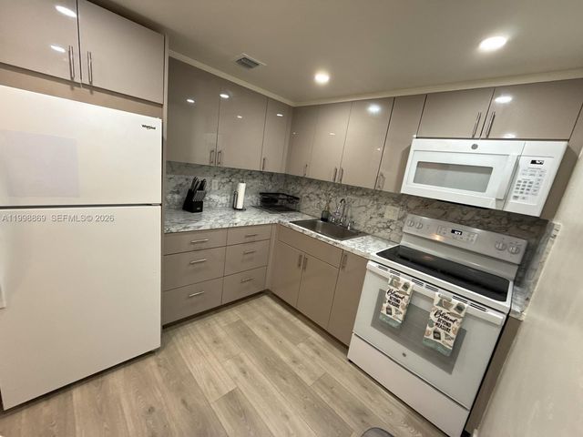 1825 W 44th Pl 808, Hialeah, FL 33012