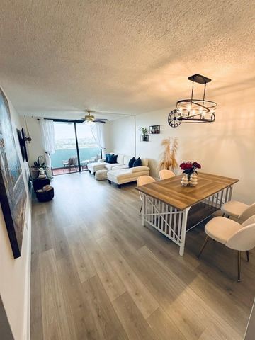 1825 W 44th Pl 808, Hialeah, FL 33012