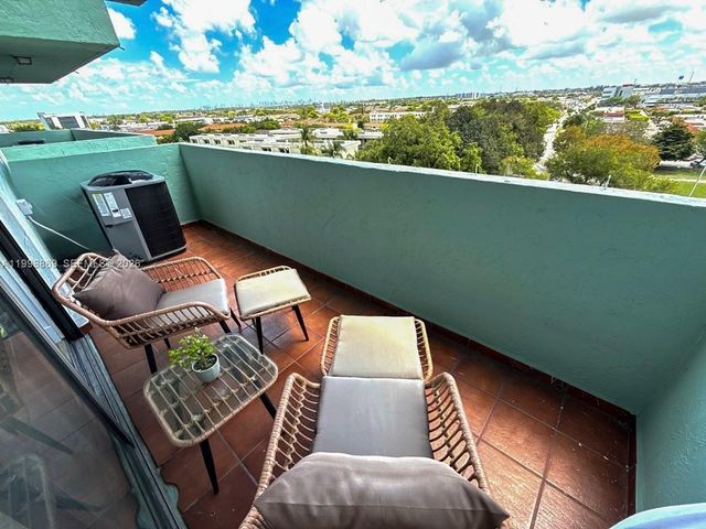 1825 W 44th Pl 808, Hialeah, FL 33012