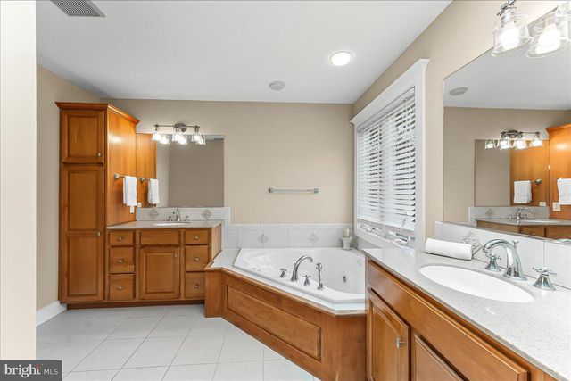 12 OWENWOOD DR, Lincoln University, PA 19352