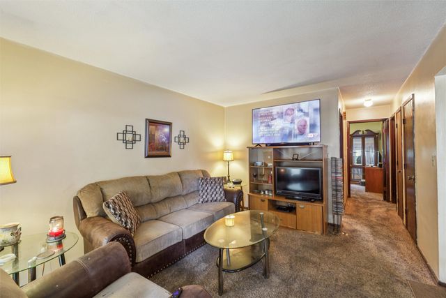 930 Emma Avenue, Des Moines, IA 50315