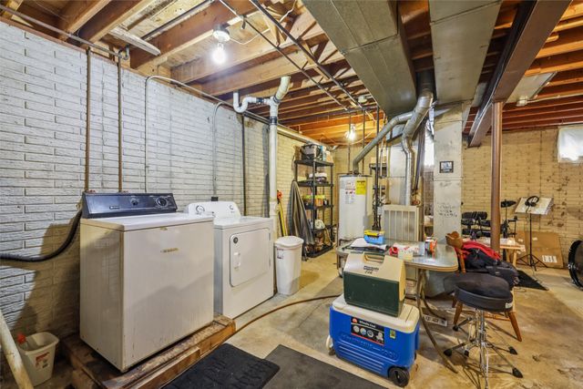 930 Emma Avenue, Des Moines, IA 50315