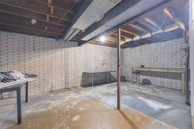 930 Emma Avenue, Des Moines, IA 50315